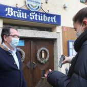 Wirte atmen vorsichtig auf