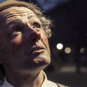 Impfgegner feinden Clown an
