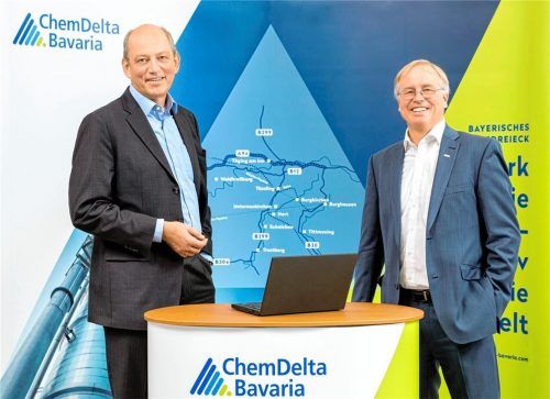 Als neuer Vorsitzender des Lenkungskreises will sich Dr. Peter von Zumbusch (links) gemeinsam mit Chem-Delta-Sprecher Dr. Bernhard Langhammer für die Belange des Chemiedreiecks einsetzen. Foto Chem-Delta