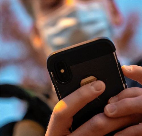 Auch den Raub seines Smartphones legte das Tatopfer (51) dem Angeklagten (27) zur Last. Dafür gab es aber nach Angaben des Gerichts keine Belege.Foto  dpa