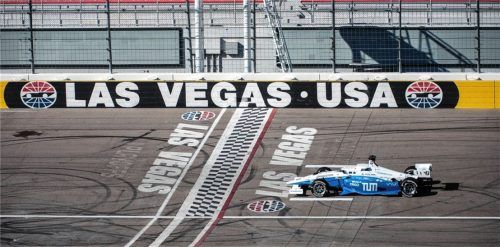 Auf dem Las Vegas Motor Speedway wurde das erste Kopf-an-Kopf-Rennen für autonom fahrende Rennwagen ausgetragen. Die Künstliche Intelligenz dazu entwickelten zwei Doktoranden aus der Region. Foto Jacob Kepler / TUM