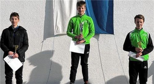 Bei den Schülern U14 siegte Leonhard Hell (Mitte) vor Alexander Schmidt (links) und Andreas Maier.