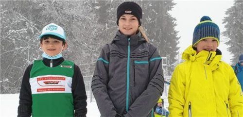 Beim Deutschen Schüler-Cup in Schmiedefeld am Rennsteig waren die drei Inngauer Nikolai Holzer, Lisa Feicht undAnian Obermaier (von links) am Start.Foto Lotter