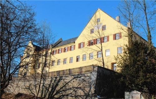 Das Gebäude, in dem früher das Amtsgericht untergebracht war, hat sich als ungeeignet für eine solche Einrichtung erwiesen.