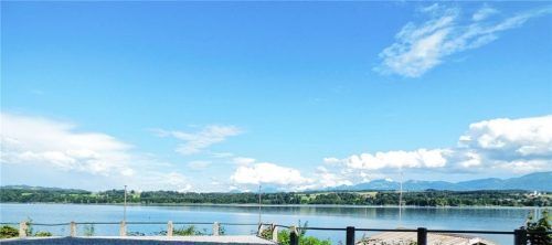 Der Simssee ist eine sensible Schönheit. Zu seinem Schutz hat der Abwasserzweckverband Anfang des Jahrtausends zusammen mit dem Büro Ecozept ein Programm für die Landwirte im Einzugsbereich des Sees aufgelegt. Foto Hampel