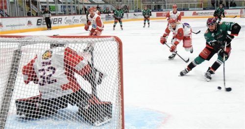 Die Rosenheimer ließen zu den acht Toren noch etliche gute Möglichkeiten ungenutzt, so wie hier Maxi Vollmayer, der allerdings das 2:0 erzielte.Foto Hans-Jürgen Ziegler