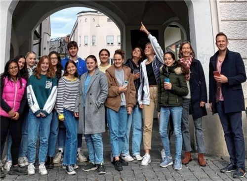 Die Schüler des Ignaz-Günther-Gymnasiums haben im Rahmen eines P-Seminars einen französischsprachigen Audioguide für die Rosenheimer Stadt entwickelt.Foto Stadt Rosenheim