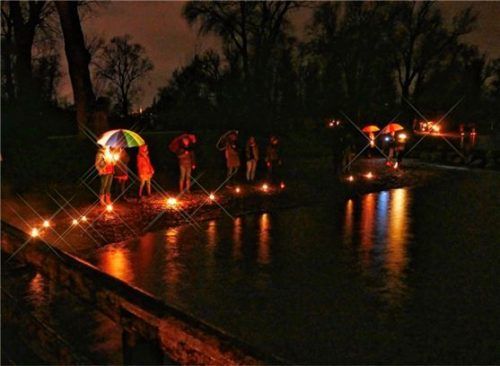Eindrücke von der ersten Aktion „Chiemsee leuchtet“ am ersten Weihnachtsfeiertag in Rimsting.Foto  Privat