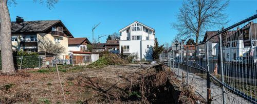Einstimmig abgelehnt hat der Bauausschuss den Antrag, auf diesem Grundstück an der Brückenstraße eine Häuserzeile mit fünf Einfamilienhausteilen zu errichten.Foto  Thomae
