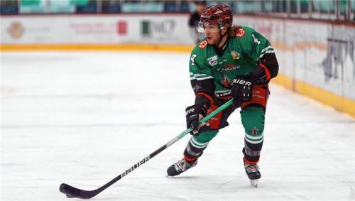 Feiert gegen Peiting nach neun Spielen sein Comeback: Starbulls-Verteidiger Aaron Reinig, der sein letztes Spiel am 5. Dezember bestritt. Foto  Christian Butzhammer
