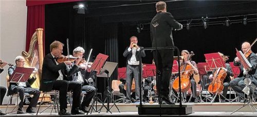 Gelungener Rollenwechsel: Dirigent Matthias Linke fungierte beim Trompetenkonzert als Solist. Foto Kirchner