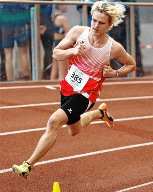 Jakob Rochlitz vom VfL Waldkraiburg sicherte sich zweimal Bronze über 200 und 400 Meter der Jugend U18.