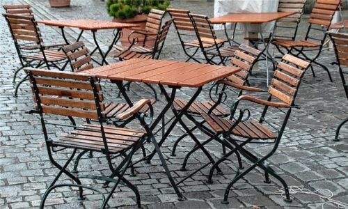 Keine Gäste, kein Umsatz: Einbußen von bis zu 40 Prozent mussten Rosenheimer Gastronomen im vergangenen Jahr verschmerzen. Foto Schelle