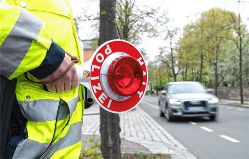 Kurz vor einer Polizeikontrolle parkte der Angeklagte sein Auto, stieg aus und verstrickte sich in Lügen. Foto dpa
