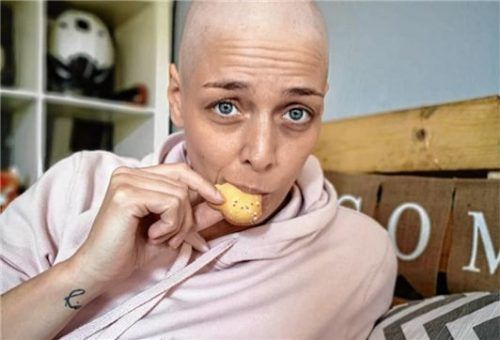 Lässt sich nicht unterkriegen: Die an Blutkrebs erkrankte Anne macht das Beste aus ihrer Situation und lässt sich die Weihnachtsfreude nicht nehmen. Foto privat