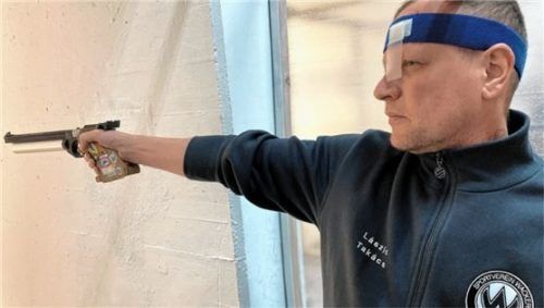 Laszlo Takacs und der SV Wacker Burghausen behielten gegen Mehring die Oberhand. Foto Albert Kamhuber