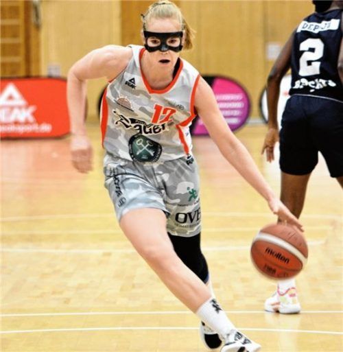 Mit vollem Zug zum Korb. Laura Hebecker will es Marburg zusammen mit der Wasserburger Mannschaft und den Fans in der Badria-Halle schwer machen.Foto Hörndl