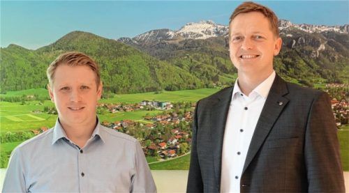 Neues Gesicht im Aschauer Rathaus: Josef Schrank (links) hat die Aufgaben der Bauplanung in der Hochbauverwaltung der Gemeinde übernommen. Bürgermeister Simon Frank begrüßte den neuen Mitarbeiter im Rathaus.Foto Rehberg