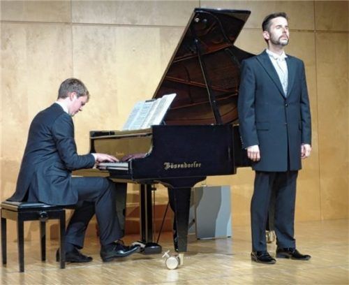 Pianist Felix Hornbachner und Tenor Daniel Johannsen zogen mit Schubert Musik die Zuhörer in ihren Bann. Foto füchtner