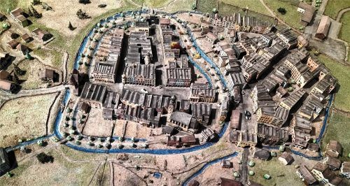 Rosenheim von oben und von einst: In den 60er-Jahren entstand das Modell der historischen Stadt in der technischen Abteilung des Bundesgrenzschutzes.