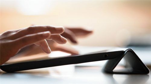 Seit Beginn der Pandemie finden immer mehr Fort- und Weiterbildungen über Online-Formate statt. Foto dpa