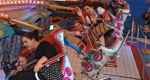 So war’s – so soll’s wieder werden: Kinder haben Spaß auf dem Rosenheimer Herbstfest. Foto Ruprecht