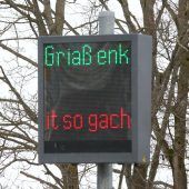 Tempo-Anzeige in Mundart Miesbach will Besucher lenken Gutschein für Feuerwehr-Jubilare Mann rast mit 140 km/h durch Stadt