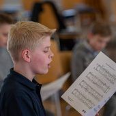 Sieben Verletzte bei Schleuderunfall Domspatzen suchen Chorleiter