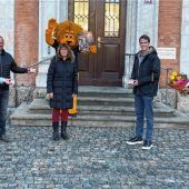 Gewinnerin freut sich über Cityscheck-Einkaufsgutschein