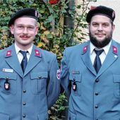 Bronze-Abzeichen für zwei Malteser-Mitglieder