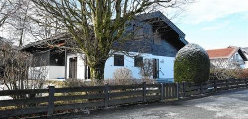 Anstelle dieses Hauses sollen zwei Doppelhäuser entstehen. Foto Weichold