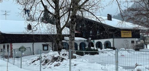Auf dem Gelände des ehemaligen Sachranger Hof soll ein Hotelneubau entstehen. Geplant ist ein Komplex mit 100 Betten und einem Restaurant.Foto Kirchner