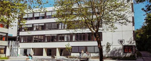 Begonnen wird die Generalsanierung der Reiffenstuel-Realschule Traunstein bei Gesamtkosten von voraussichtlich 13,5 Millionen Euro, davon 2,2 Millionen Euro im laufenden Jahr. Foto naw