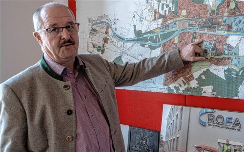 Bürgermeister Peter Kloo ist sich mit dem Bauausschuss einig: Die Außenbereiche Kolbermoors sollen Außenbereiche bleiben, die Entwicklung der Stadt wird sich innerhalb ihrer Grenzen abspielen. Foto Thomae