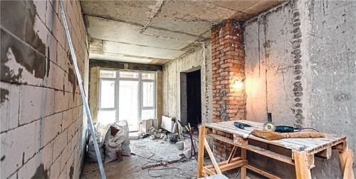 Das Haus ist noch ein Rohbau und die Firma ist pleite – was kann man als Bauherr oder Bauherrin tun? Foto sinenkiy / Panthermedia