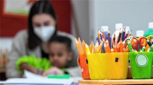 Dass eine gute Kinderbetreuung Geld kostet, muss auch Kolbermoor feststellen: Das städtische Defizit wird jährlich höher. Foto dpa