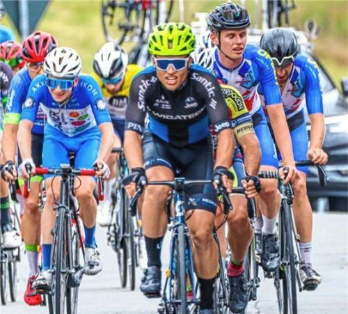 Der 20-jährige Ludwig Stadler  (Mitte) ist jetzt Profi-Radsportler. Foto ATPhotography