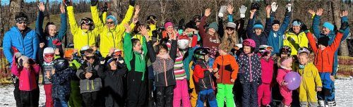 Der Skiclub Au mit seinen Schützlingen nach einem erfolgreichen Tag.Foto  re
