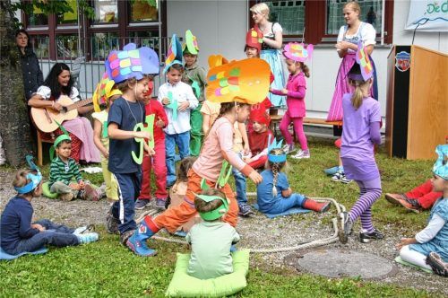 Die Chiemseefischerl Seebruck bei der Feier ihres 15-jährigen Bestehens. Auch in dieser Einrichtung steigen nach dem Beschluss des Gemeinderats die Gebühren. Foto Archiv Rasch