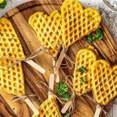 Herzwaffeln am Stiel