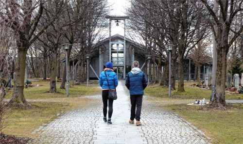 Die Ruhe genießen und spazieren gehen: Der Friedhof am Rothbachl soll nicht nur ein Ort für trauernde Angehörige sein, sondern auch für Bürger die Ruhe suchen. Foto  Thomae