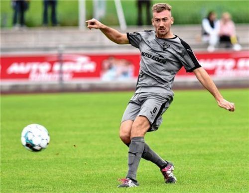 Das Freistoßtor von SBR-Verteidiger Dominik Brich zum 3:2 brachten die Rosenheimer nicht über die Zeit.Foto Ziegler