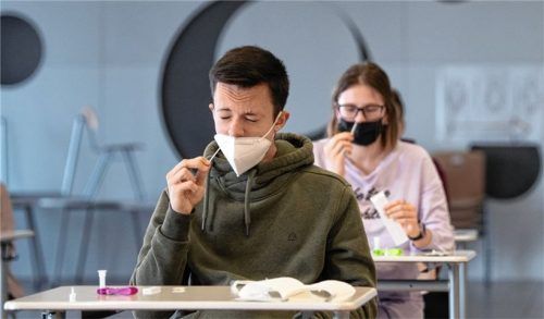 Eine Form von Prüfungsangst: Für manche ist die Testpflicht an den Schulen ein Grund, dem Unterricht fernzubleiben. Foto dpa