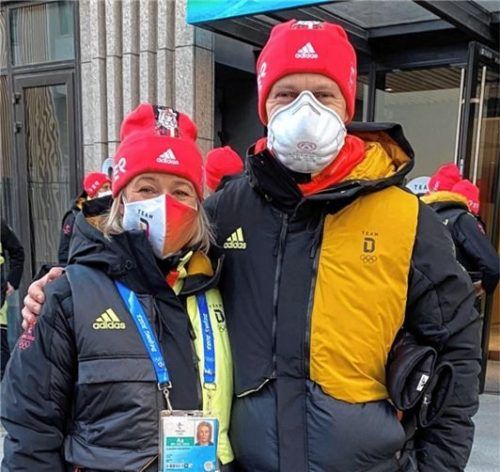 „Eine wahnsinnige Ehre“: Mit Claudia Pechstein und Francesco Friedrich waren zwei Bundespolizisten die Fahnenträger bei der Eröffnungsfeier.Foto BSD
