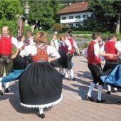 Volkstanzkreis plant Kurse