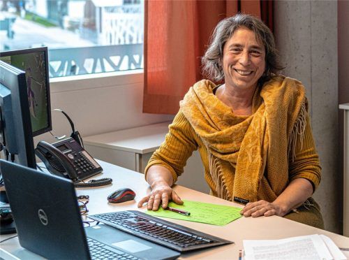 Für Leiterin Ulrike Sinzinger ist die Volkshochschule nicht nur ein Ort der Weiterbildung, sondern auch der Begegnung. Foto  Johannes Thomae