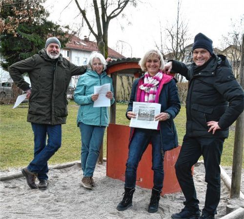 Haben einen offenen Brief an den Oberbürgermeister geschrieben: (von links) Kurt Zeller, Sybille Großer sowie Angelika und Max Schweiger. Foto Schlecker