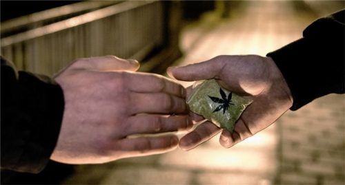 Hatte der Angeklagte Drogen nicht nur selbst konsumiert, sondern auch verkauft? Für diese Vermutung der Staatsanwaltschaft konnte das Gericht keine Belege finden. Foto dpa