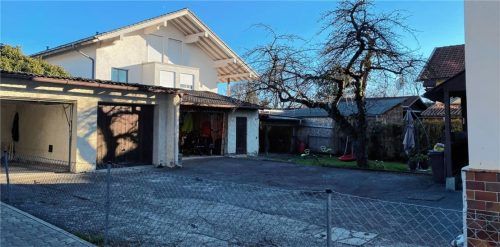 Im Bereich dieses Hinterhofs in der Weißenburger Straße in Bad Aibling spielte sich die Tat ab.Foto gerlach