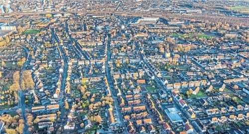 Im Zuge der Grundsteuerreform muss das Finanzamt jedes Grundstück in Deutschland neu bewerten. Foto IMAGO/Hans Blossey